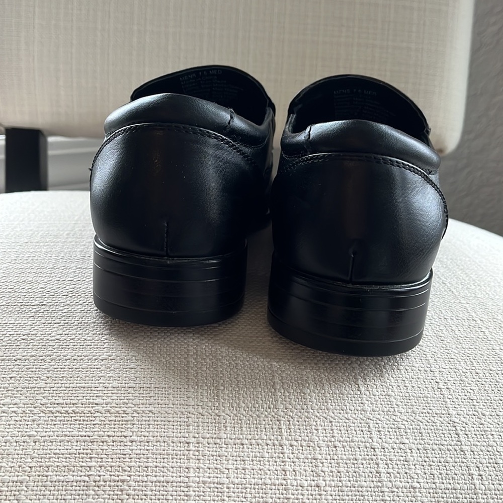 APT. 9 mens dress shoes. Size 7.5. - Picture 4 of 7